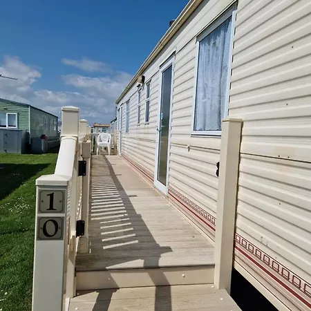 8 Birth Caravan On The Chase Close To Amenities And 5 Mins Walk From Beach Ingoldmells Exterior photo