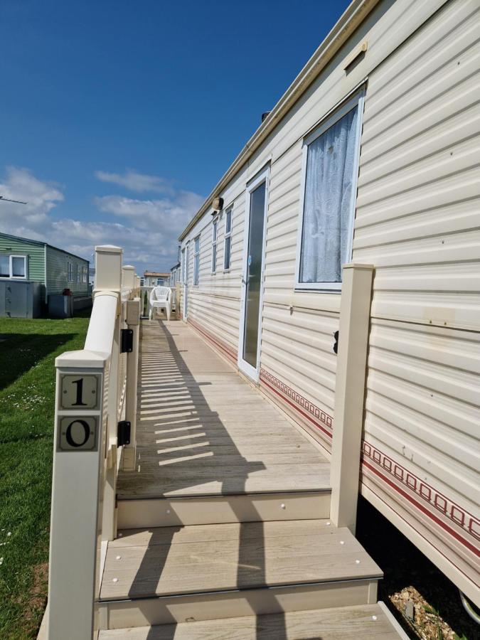 8 Birth Caravan On The Chase Close To Amenities And 5 Mins Walk From Apartment *